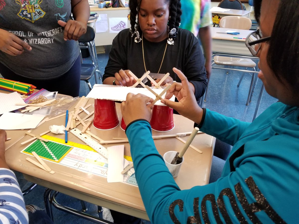 27q045's tweet photo. PS 45Q Bridge Design Challenge. #STEM #TeacherAppreciationDay https://t.co/IfM9ZvnvZL
