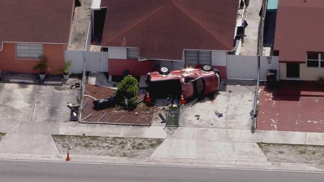 Man suffers head injury after truck rolls over in front of Hialeah home bit.ly/2rowGI7?utm_so… https://t.co/W3taqF64TC