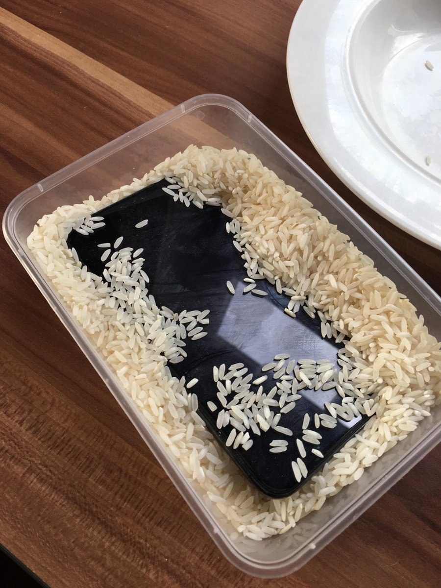 KrauseFx's tweet photo. That selfie cost me $1,149 🏊‍♀️💦📱

So much for the iPhone X being water resistant 😢

At least iCloud Photos was fast enough to upload it right before the phone died https://t.co/2I1IxbPB7h