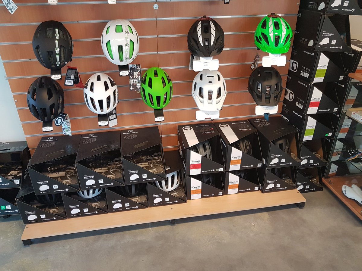 FietsenCasper's tweet photo. Discover the Endura helmet collection in our store! @endura #endurahelmets #PROSL #FS260PRO #Hummvee #Luminite #SingletrackII #fietsencasper #cycling https://t.co/gy1jfh9GKa