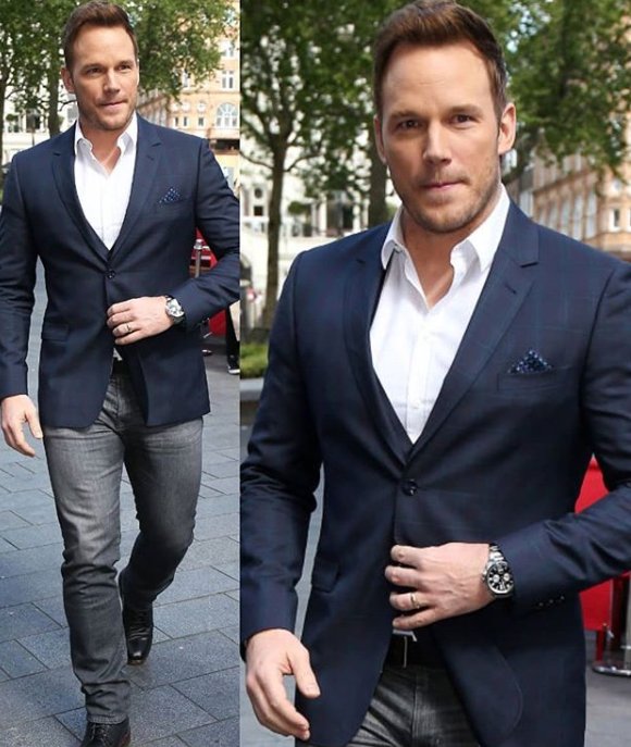 WellBuiltStyle on X Not only is this jacket a bit too tight notice the lapels buckling it s also a suit jacket and doesn t look very good paired with denim jeans. https t B77YIihGTK