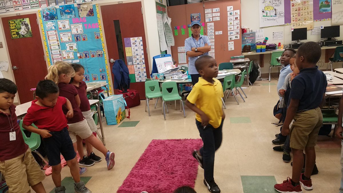 rampersadkinder's tweet photo. Writing about declaration of independence and looking for a book to help him! Thomas Jefferson! #cce #clka @BartonChargers https://t.co/DLx5Mo0Ltr