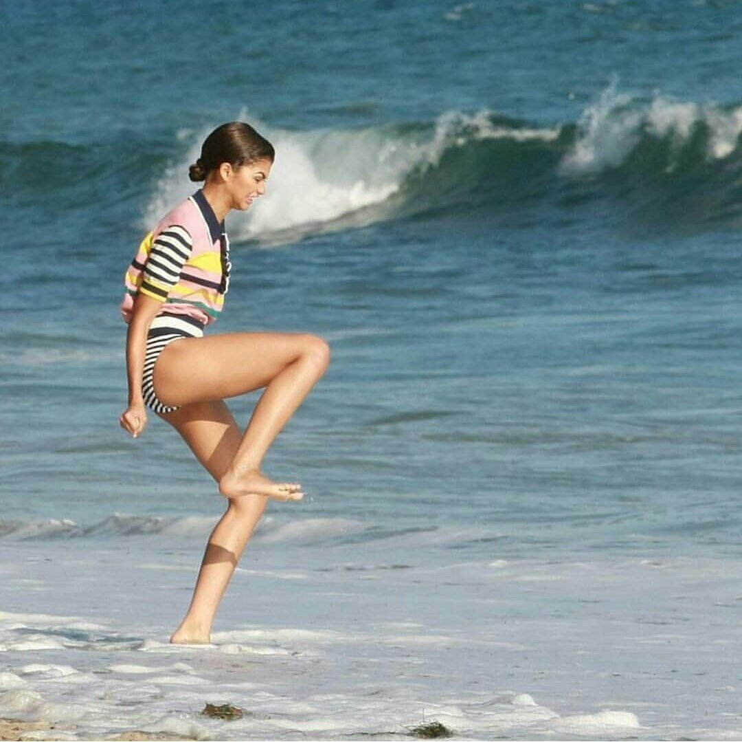 coconutdaya's tweet photo. Zendaya looks like a badass at first but babygirl can't even handle cold water. https://t.co/TBX7lamMyR