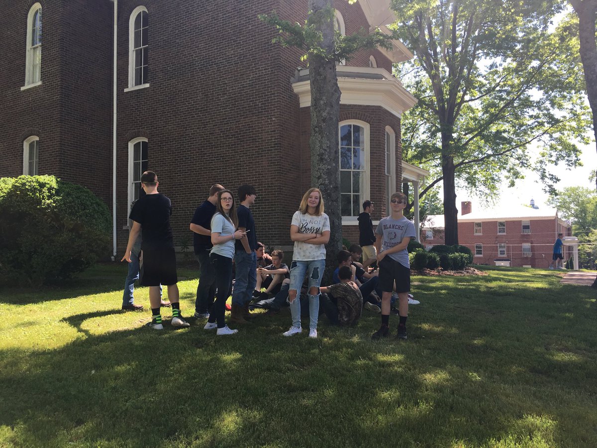 DNash411's tweet photo. 8th graders checking out college life at MMC https://t.co/VAQH5t6fOR