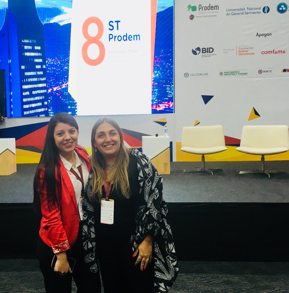 ceciliaribecco's tweet photo. En #STProdemMedellin Coordinadoras de Clubes de Emprendedores de @CEmprendedorSN y @ClubEmprendeRos 👏🏻👏🏻👏🏻 https://t.co/Sd9yHysOrz