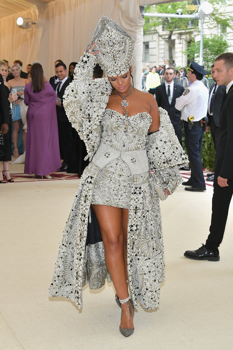 JFW_Mag's tweet photo. Who wore @Cartier to the MET Gala last night? Find out here: https://t.co/hpPQHqKWUh
#MetGala2018 #Cartier https://t.co/QbG0eVcDGu