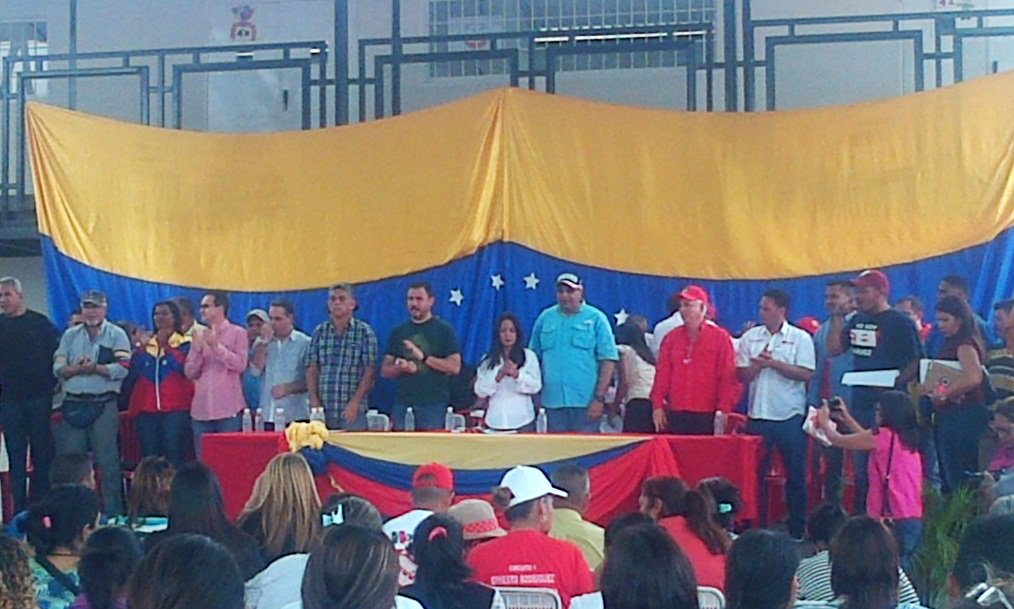 ebn_la's tweet photo. Hoy  el gremio docente  dijo presente #VenezuelaVotaEl20M  #VotaPorMaduro   Directivo,  docentes, madres  de la patria, obreros .   @carcast02  @JauaMiranda   @Gracejcj @MPPEDUCACION https://t.co/S7JG8Oyi0l