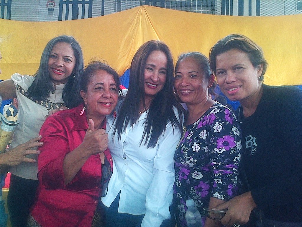 ebn_la's tweet photo. Hoy  el gremio docente  dijo presente #VenezuelaVotaEl20M  #VotaPorMaduro   Directivo,  docentes, madres  de la patria, obreros .   @carcast02  @JauaMiranda   @Gracejcj @MPPEDUCACION https://t.co/S7JG8Oyi0l