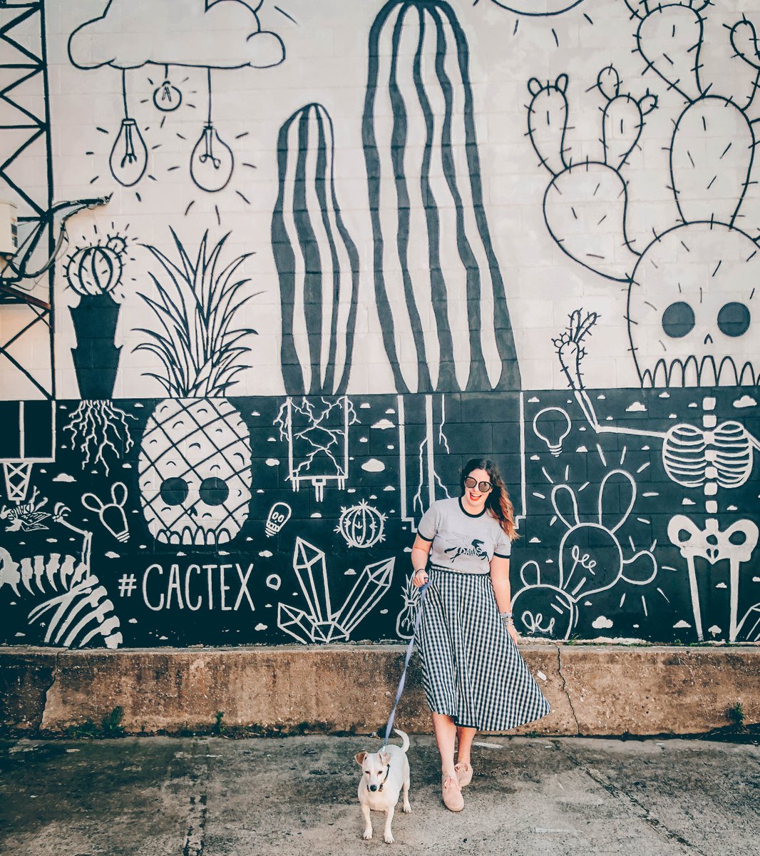 iamsarahwebb's tweet photo. Veenie took over the blog today to talk to you guys about Heartworm Awareness Month, flea and tick season and what she's been up to lately! #Vectra3DDog @ceva_usa #ad @adaptilus https://t.co/DL6RzXozFC https://t.co/t55hgyxoto