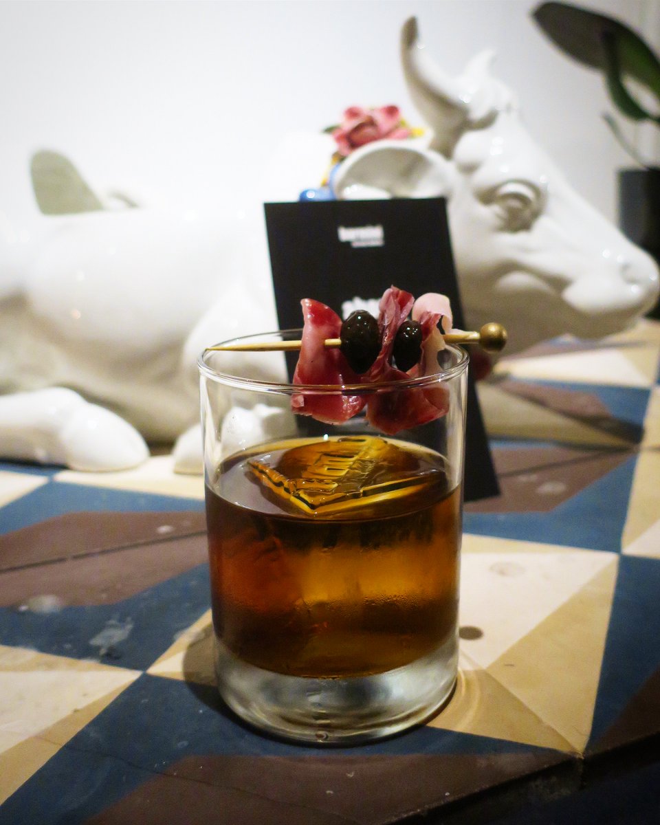 kenneymarlatt's tweet photo. Great cocktails at last night’s #BarFightClub at #drinkchicagostyle. I loved this one from @barminibyjose. (Andrés & Cooper: Del Maguey San Luis del Río, Cynar, Yzaguirre Gran Reserva 1884 vermouth, sea salt, Lustau amontillado sherry + ibérico ham and kalamata olive garnish) https://t.co/ZLOo8yGDjo