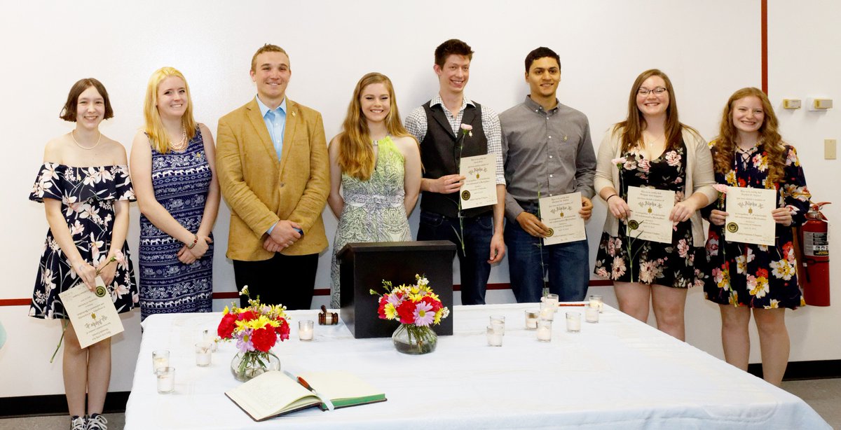 unlagrohort's tweet photo. Pi Alpha Xi, Alpha-Gamma chapter @UNLincoln, inducts 350th member into national #horticulture honor society https://t.co/YY6ro01p2H #UNL #UNLAgroHort #UNLCASNR https://t.co/1Hs7RXxSah