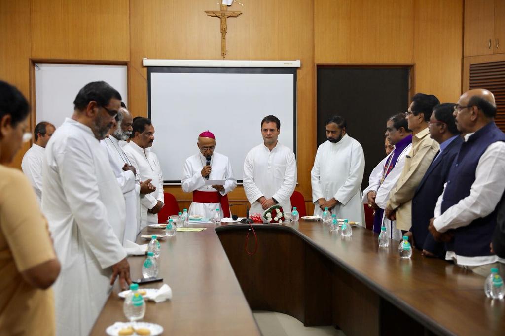 Congress President @RahulGandhi met with the Archbishop of Bengaluru Rev. Dr Bernard Moras and interaction with the members of the Church at the Bishop's house in Bengaluru. #JanaAashirwadaYatre #INC4Karnataka