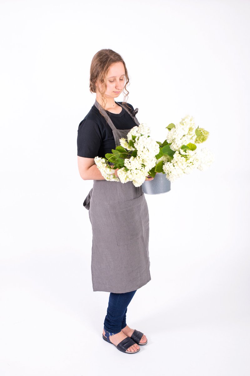 LinenRainl's tweet photo. This apron is made from 100 % natural linen and produced and handmade by LinenRain.
Link in bio @LinenRainl #spring #blogger #apron #linenapron #gardenapron #kitchenlife #fullapron #happyday #kitchen #linen #beautiful #homegoods #linenrain #photography #craftroom #etsy #summer https://t.co/BVuixkJ8BC