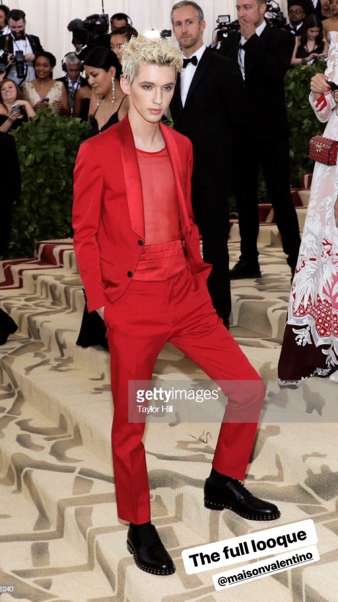 troyesivan's tweet photo. Guuuuuyyysss last night was so fun shagajsgfaga https://t.co/7fdtj66v2n