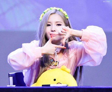 SoyeonBrazil's tweet photo. [#HQ] 180506 
cr. Dear Windy https://t.co/y01pu6gbeN