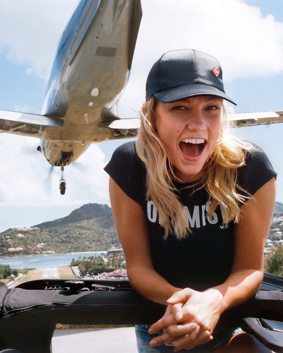 Rway2shop's tweet photo. @karliekloss is our young entrepreneur and fashion inspo for this week! https://t.co/V9BsCjLm1W