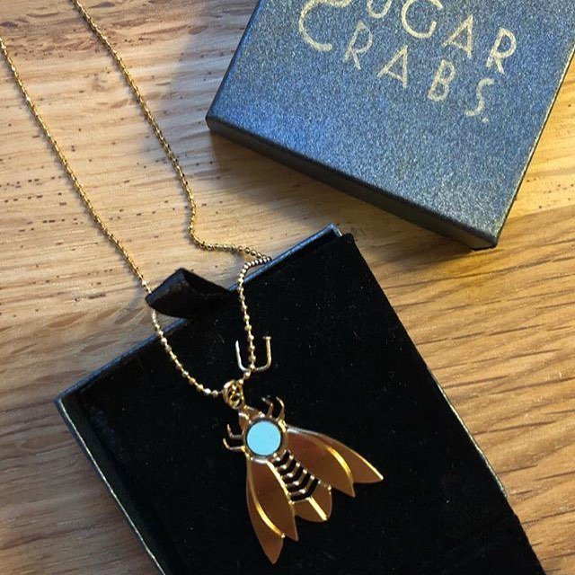 SugarCrabs's tweet photo. Joli collier ANISA dans son écrin bleu nuit 🌙
.
Merci @happyasav pour cette belle photo 👌🏼
.
#packaging #sugarcrabs #sugarcrabsjewellery #jewellerypackaging #collier #bijoux #bijouxcreateur #fabriqueenfrance #faitmain #handmadejewelry #frenchjewelry … https://t.co/v4QlPYZwu5 https://t.co/j1rSzSwyEW