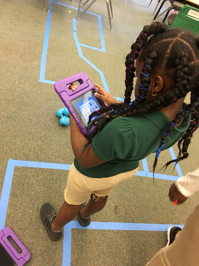 MsWhitneysRoom's tweet photo. Future #engineers #programmers #scientists #coders! #STEAM https://t.co/piQwnlJ5iH