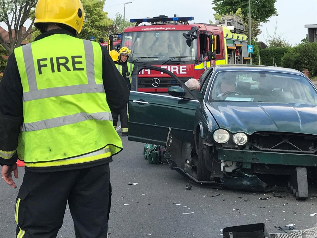 OrpingtonaVelo's tweet photo. RTC in #Orpington #CrayValleyEast ward; thankfully no serious injuries reported. https://t.co/58xVByVnSs via @NewsShopper #Bromley #RoadDanger https://t.co/2v7LBJZ505