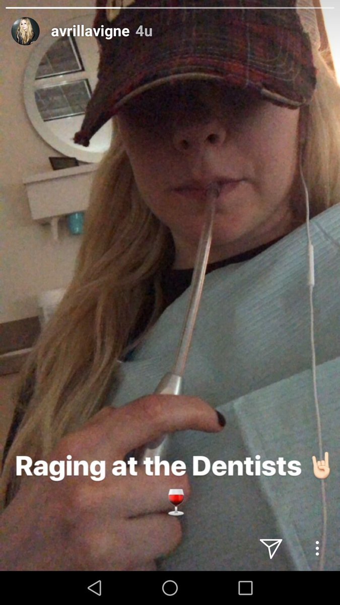 avrillavigne_be's tweet photo. She so cute💝🔥👑🙏 #YasQueen #queenlavigne #avrillavigne #avrillavignefan #littleblackstar 👑👑 https://t.co/vPDI6ezaiy