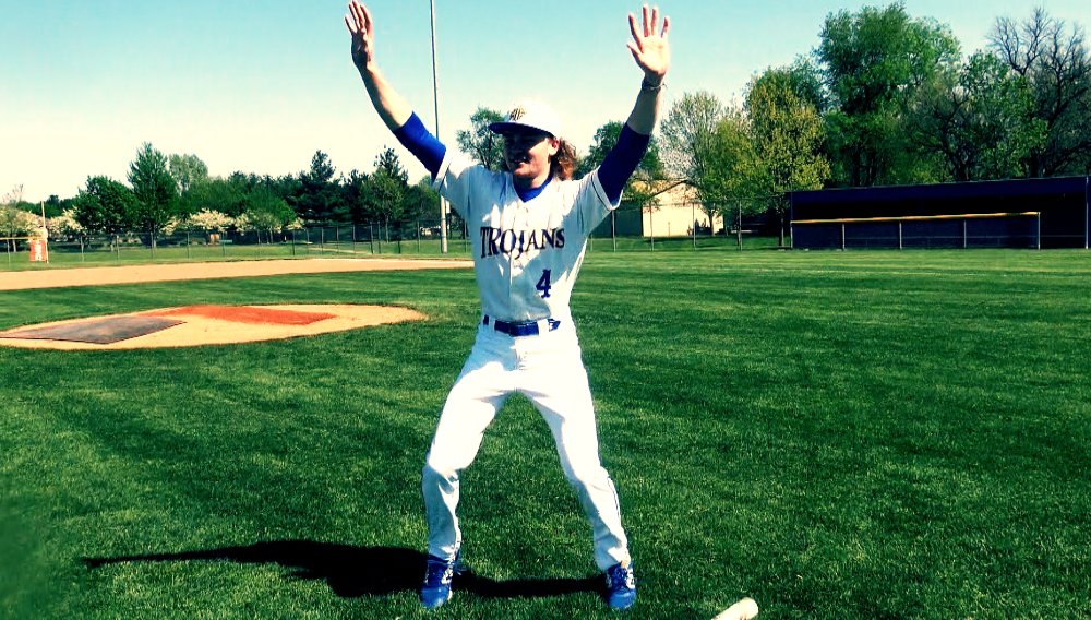 Channel1450com's tweet photo. What is Will Horve known for more? His gold GTR or his hair?
We attempt to find out in the Maroa-Forsyth pitcher's #TQT. He also talks haunted houses, broken hands, Fortnite mobile &amp; if he would've played football
https://t.co/FXGzMdJae7 https://t.co/sT4qA89vC8