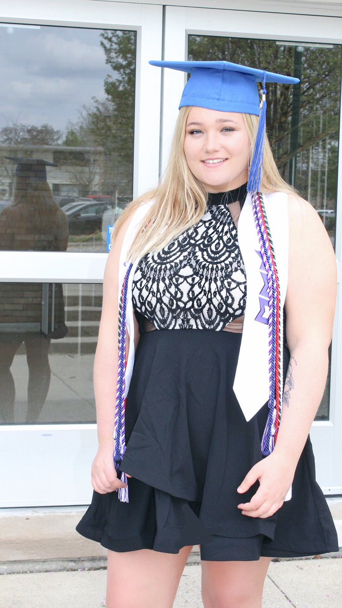 TriciaDoyle_'s tweet photo. As some of you know, I unexpectedly lost my mom in December right before my last semester of undergrad. She was one of my biggest supporters. I was unsure how this semester was going to go. &amp; I am happy to say I finished the semester with a 4.0, bc I wanted to make my dad proud. https://t.co/4mICGJd9FD