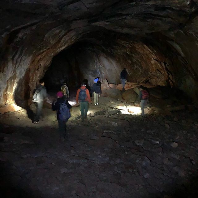 drcrater's tweet photo. Going underground! Exploring a lava tube on #PS9605 field school https://t.co/PWA4xYUTWZ https://t.co/RZjumTd2Yy