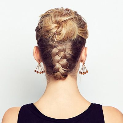 LayeredOnline's tweet image. Got some new statement studs you’re dying to show off? Take a (Pat) Butchers at @Lockonego London’s &apos;Ear Candy&apos; styling menu… buff.ly/2IlUTZg #hair