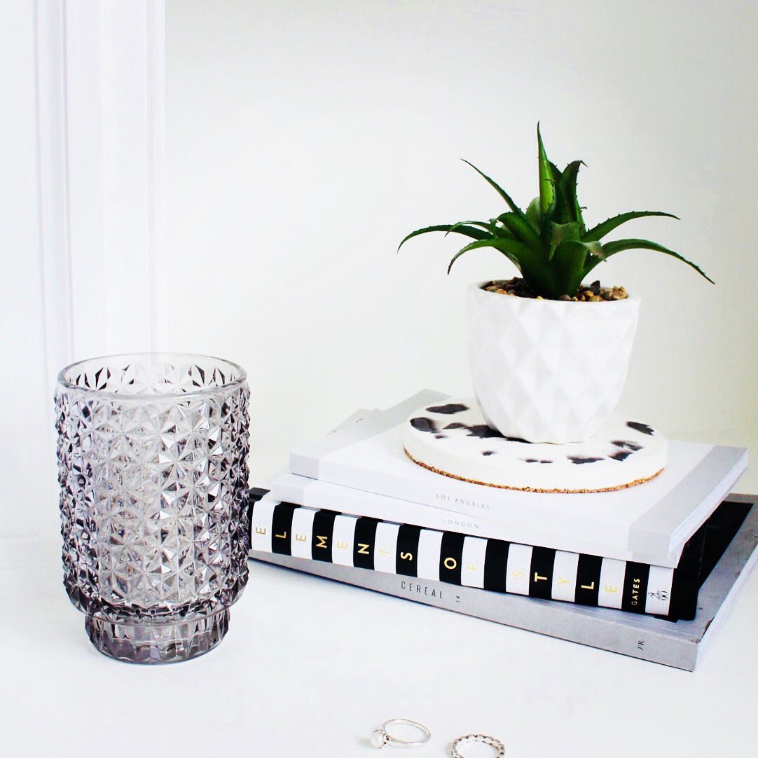 StudioSavvyUK's tweet photo. Preparing for the new look website &amp; blog. Going to be lots of new items including crystal ❤️

You can still shop some of our best sellers now including 👉 https://t.co/NWQHIM9D6Q 

#interiors #shopsmall #savvyshopping #BusinessWoman #design #designlife #onlinestore #decorating https://t.co/5mWBU5h6zB