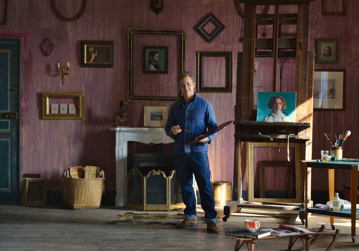 AnnieSloanHome's tweet photo. In 2014 my Painter In Residence was the talented Alex Russel Flint. Alex’s home features as a backdrop for many of his paintings. Alex’s specific studio space though, pictured here, is an especially calm haven of rich tonal colours, artist supplies and props. 
#ChalkPaint https://t.co/6SFtevg9JV