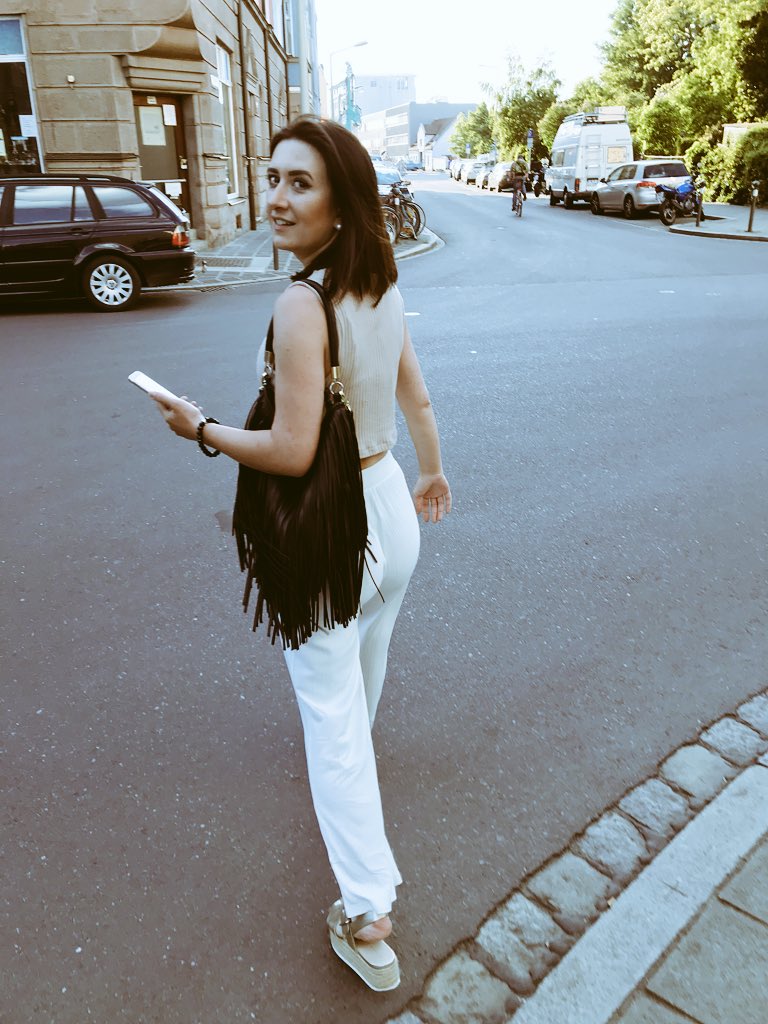 thunder_2023's tweet photo. She is always leading the way 😂😂😂 #lunchwithbae #bae #punshesmewheniplay2much #FortniteBR https://t.co/OaEu93vZAb