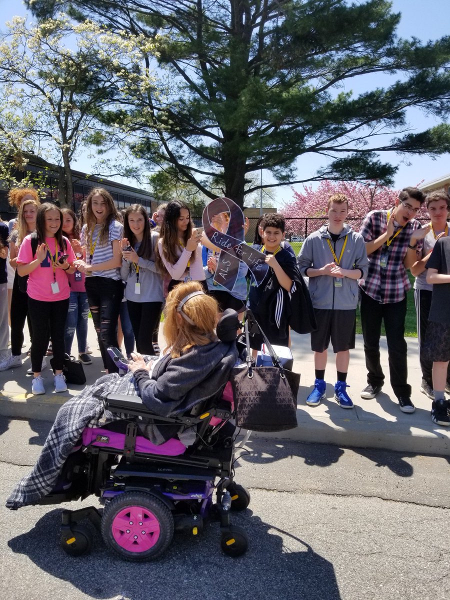 LibraryAmes's tweet photo. #AmesChiefs welcoming #ALSRideForLife! @AmesPrincipal @tmwillman @MassapequaPS @eking8274 @ALS_RideForLife @alsassociation https://t.co/JwaNJjf0r6
