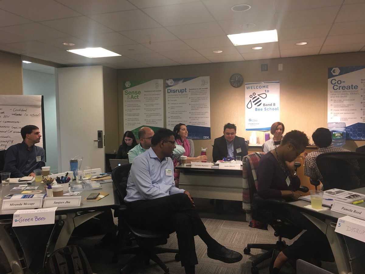 esperanza_vandy's tweet photo. Story telling with one on one time :) @TheBeeSchool @ClaudeGuay thanks for the feedback! #Bee8Buzz https://t.co/zN1bDRTWhZ
