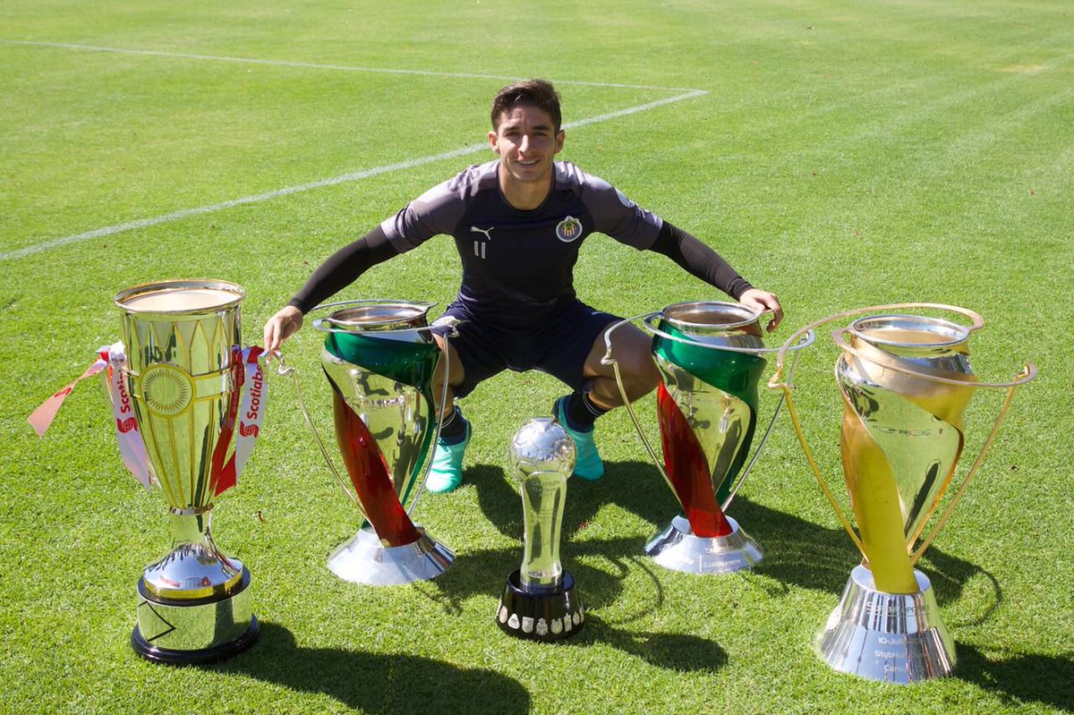 brizuela27_cone's tweet photo. Felicidades @Chivas por 112 años de grandeza, es un orgullo para mí pertenecer a esta institución. 
No es amor #EsChivas 🔵⚪️🔴 https://t.co/Uw97Tf8fyw