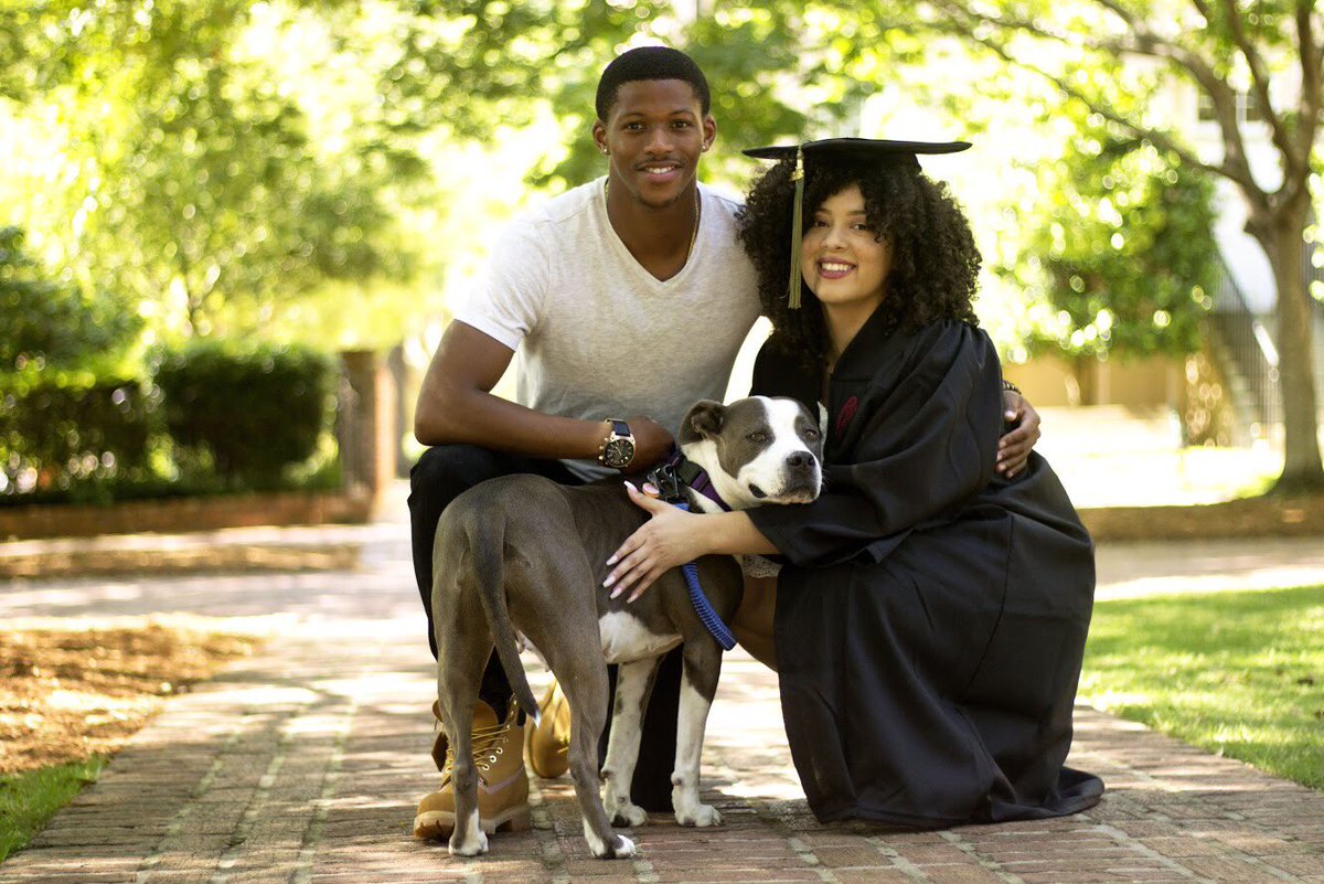 uniquelymickie's tweet photo. Thankful for my family! 😍#GradSzn #GraduatingWhileBlack https://t.co/olQa8LmKfO