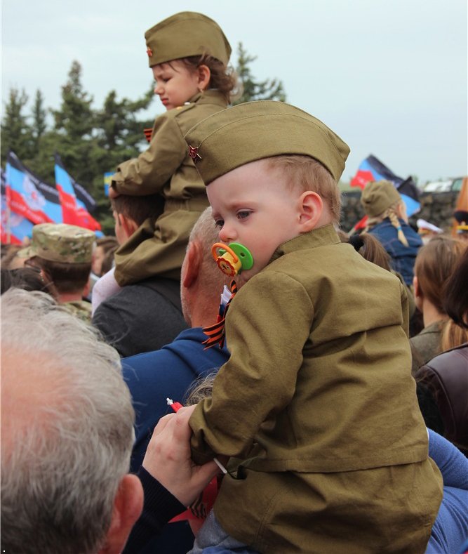 Путлерюгенд: маленькі діти марширують в Іванові у строю, у військовій формі і з радянськими піснями - Цензор.НЕТ 4442