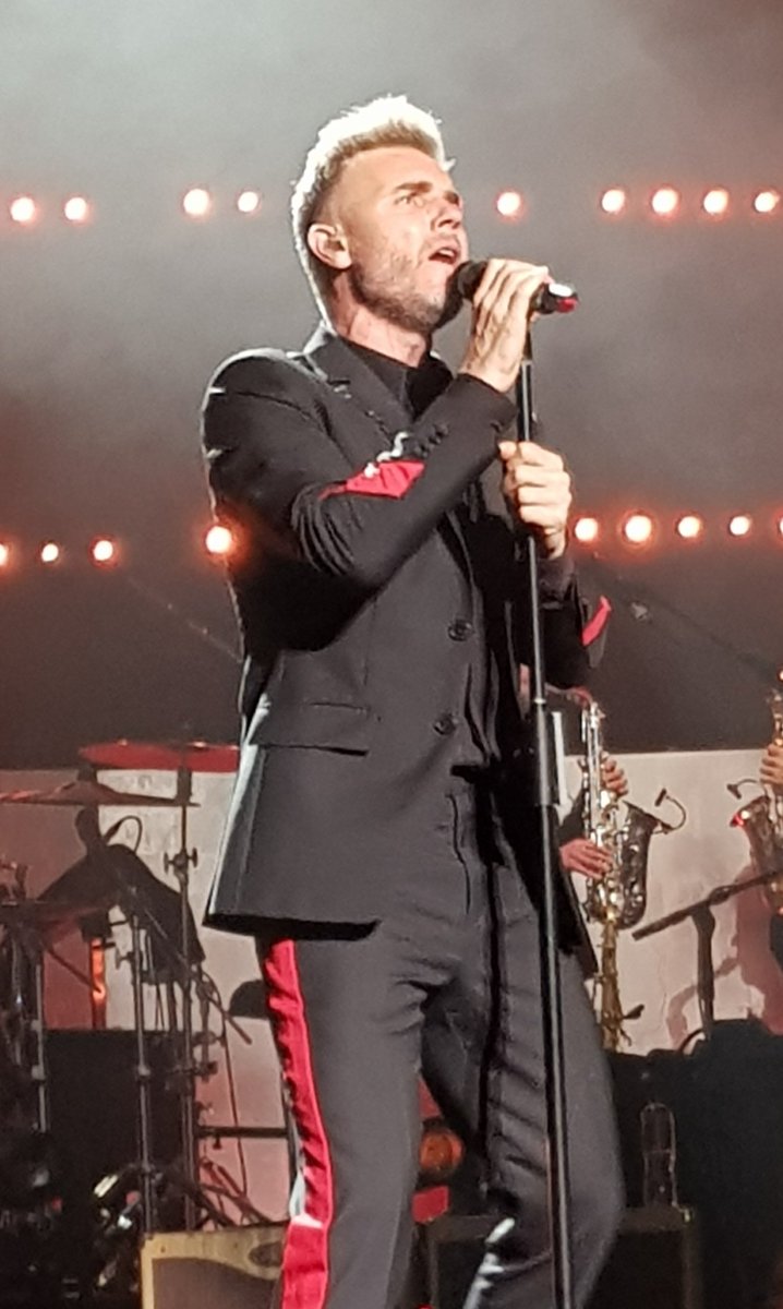 Normsi2's tweet photo. 20 years between pics @GaryBarlow Manchester Apollo
March 1998 &amp; May 2018 🎤❤ https://t.co/LNOe88zLwO