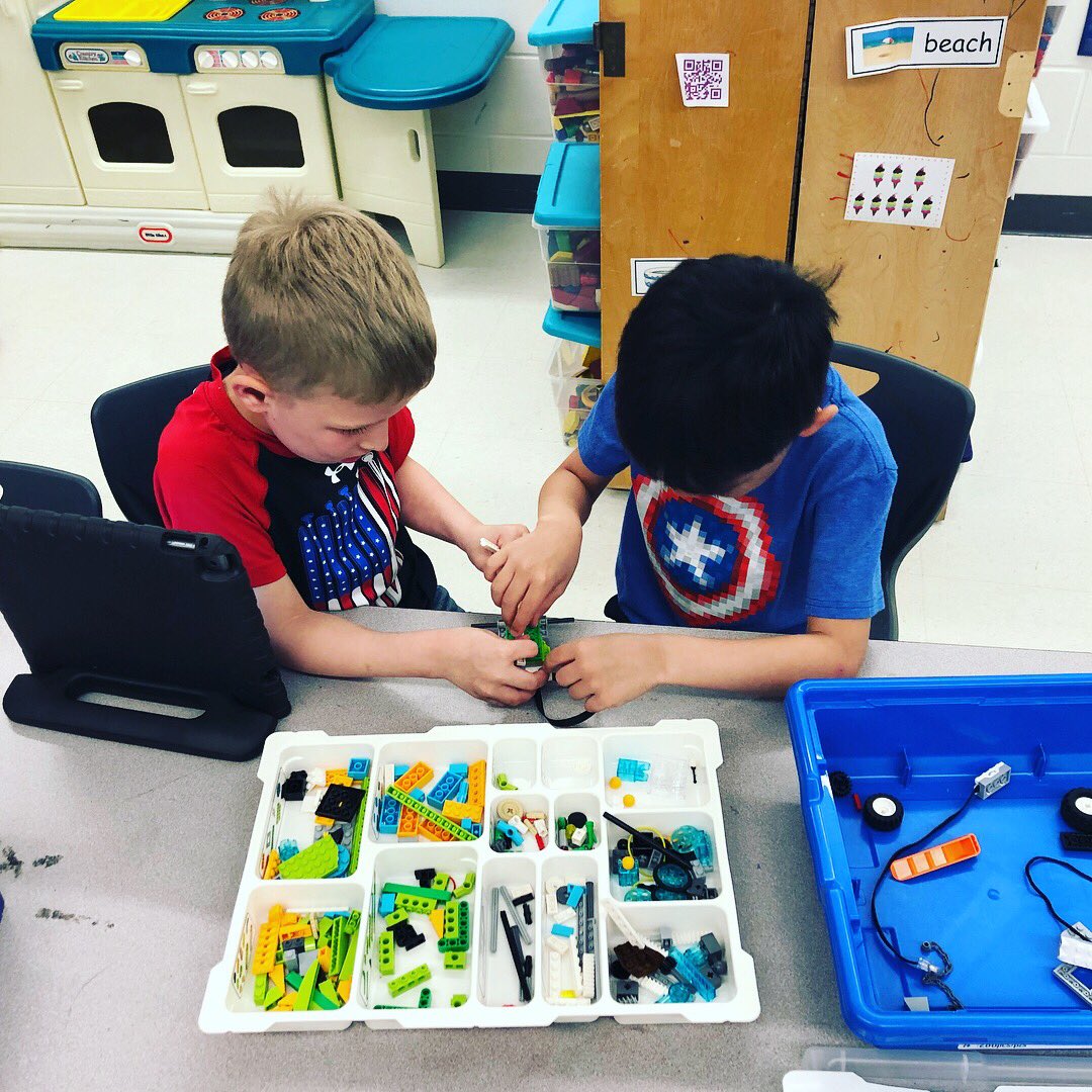 jennynitchals's tweet photo. Love the collaboration in this pic! If only you could hear them! #demdelights @missraymondk https://t.co/BU0NLe1Czn