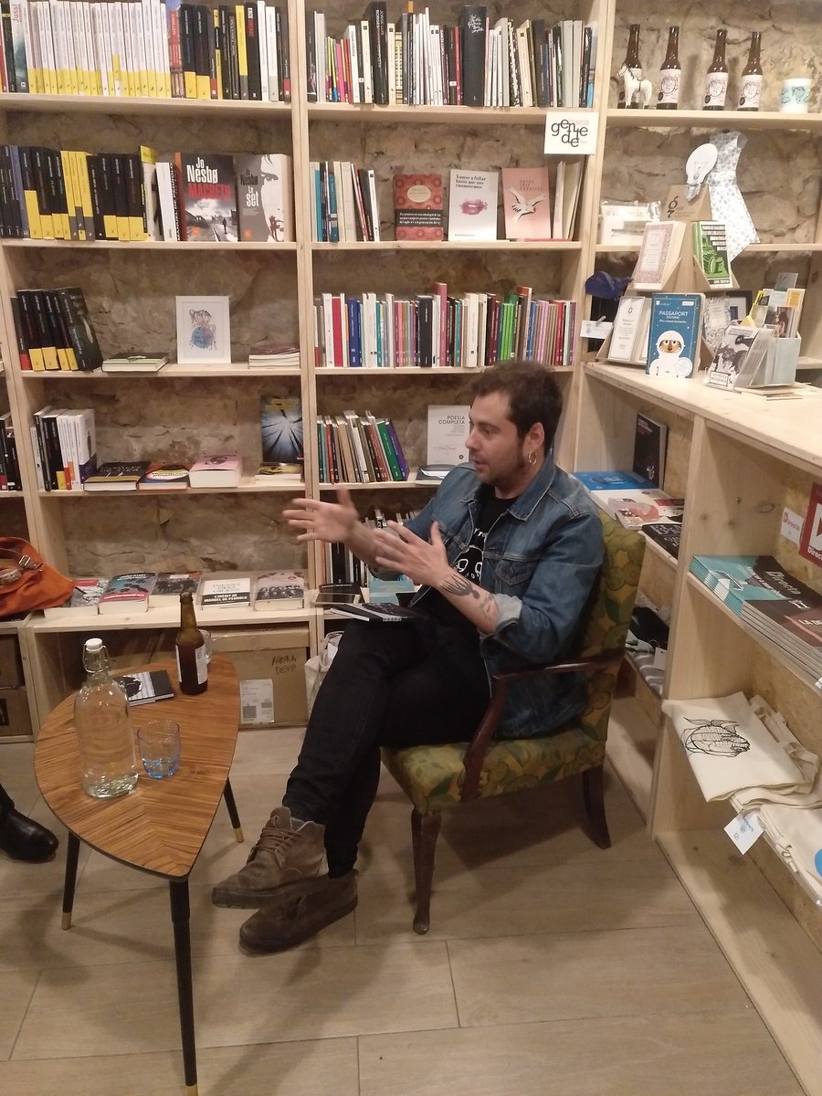 Ara mateix, <a href="/davidcc_01/">david caño</a> comença explicant-nos 'Nictàlgia' 
<a href="/Ed_Terricola/">Edicions Terrícola</a> #poesia