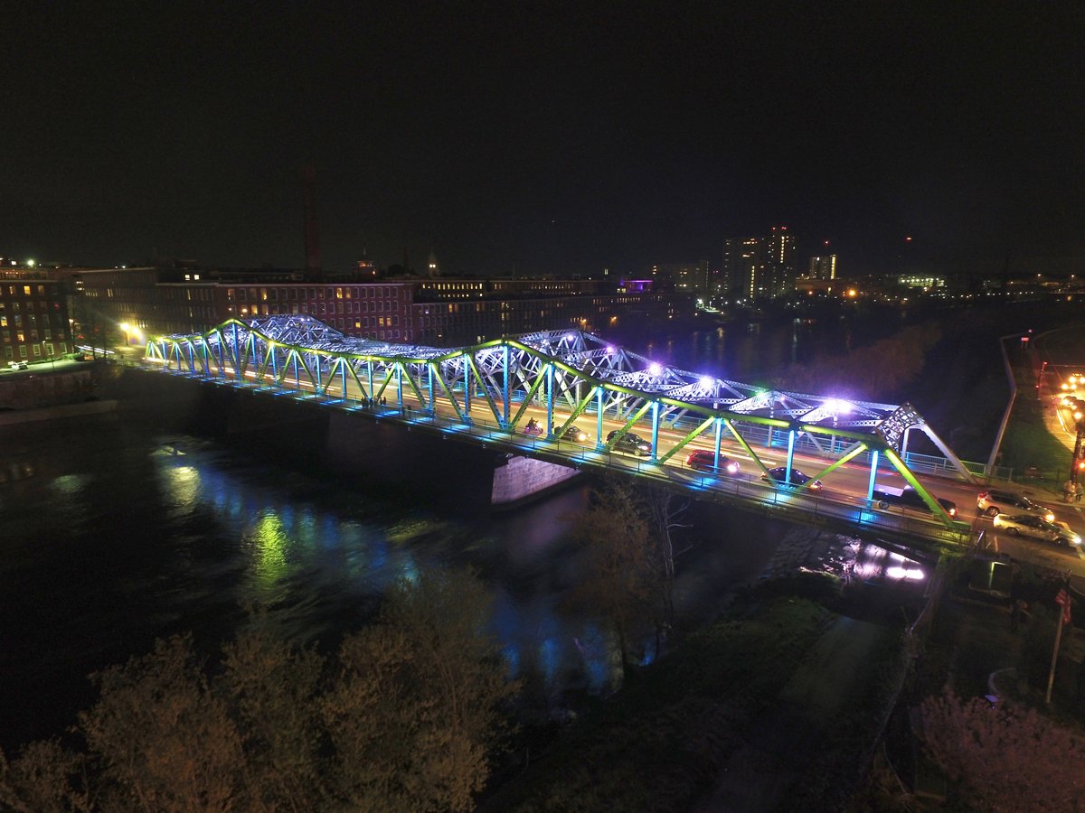 LikeLowell's tweet photo. Great aerial drone photos of the lighting of the John E. Cox Memorial Bridge last Saturday. Love this new perspective and the lighting is even more spectacular from above!
Read more: https://t.co/xy9dUVLQNR #Lowell #LikeLowell #CoxBridge https://t.co/OaKt9TDNtJ