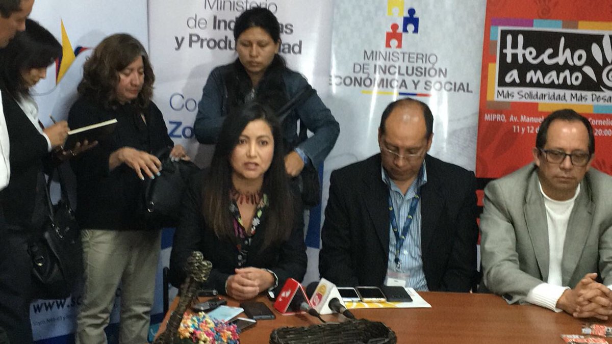SCPM_ZONAL6's tweet photo. @SCPM_ZONAL6 realiza rueda de prensa en el cual promocionan la feria Hecho a Mano que se realizará el 11 y 12 de mayo en las instalaciones del "MIPRO" https://t.co/ATfagehFJo
