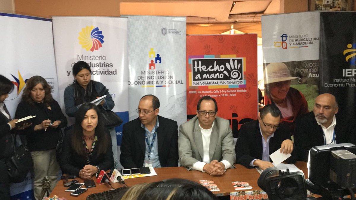 SCPM_ZONAL6's tweet photo. @SCPM_ZONAL6 realiza rueda de prensa en el cual promocionan la feria Hecho a Mano que se realizará el 11 y 12 de mayo en las instalaciones del "MIPRO" https://t.co/ATfagehFJo