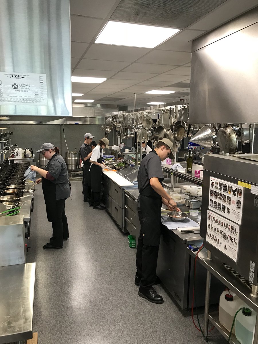 BroadmoorBistro's tweet photo. Culinary Practical Finals today @smsd_caa !
@christyziegler @SMSouthTDain @SMWestOffice @Office_SMNorth @smnw_office @SMEOffice @Dr_Southwick @bvschools
#smellslikelearning
#broadmoorbistro https://t.co/aAXjhyyHpI