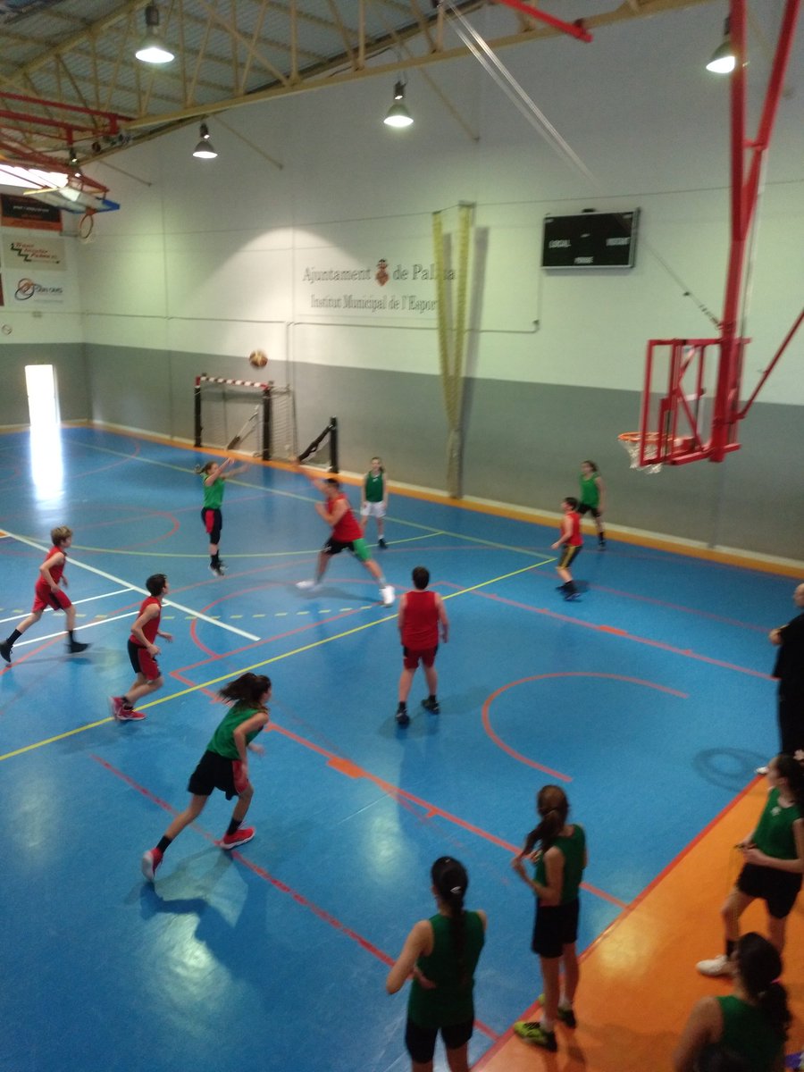 andreu_1974's tweet photo. Hoy toca enfrentamiento "amistoso" con los infantiles de @jmgalrac . Sin prisioneros, por lo que parece @Marbaezaruiz @BSAcantera #OrgulloBSA #panterasdeBae https://t.co/Fo1dnwXcZv