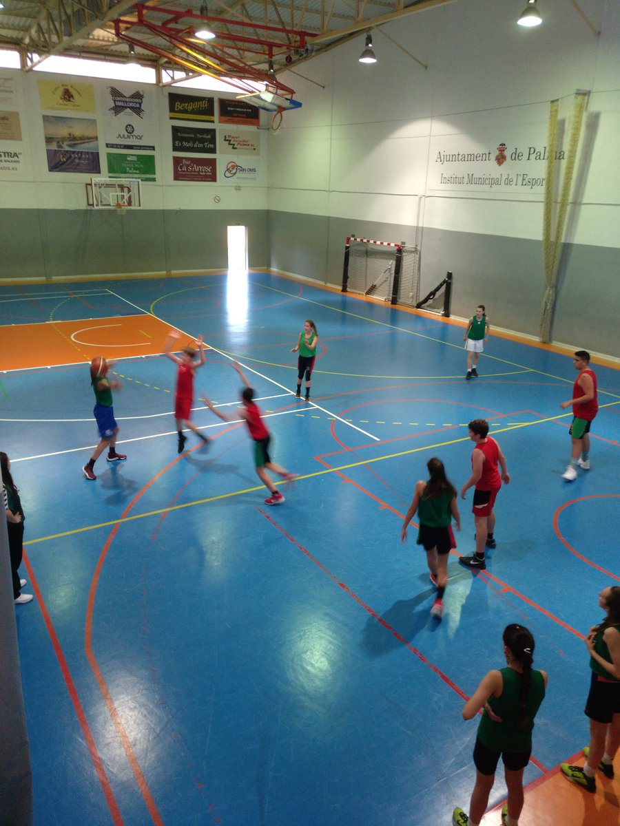 andreu_1974's tweet photo. Hoy toca enfrentamiento "amistoso" con los infantiles de @jmgalrac . Sin prisioneros, por lo que parece @Marbaezaruiz @BSAcantera #OrgulloBSA #panterasdeBae https://t.co/Fo1dnwXcZv
