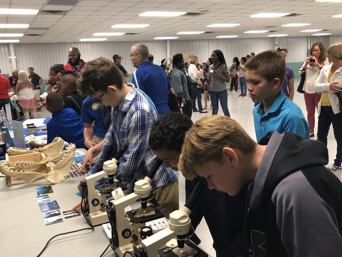 scorpio_melissa's tweet image. What a wonderful day at the Science Expo! These leaders represented Sunrise with excellence! #vcsscience #vcsscienceexpo #sunriseleading @alejandroeight @Sunrisevcs @JulienneSaccon1 @virodrigsunrise @MsKinslow