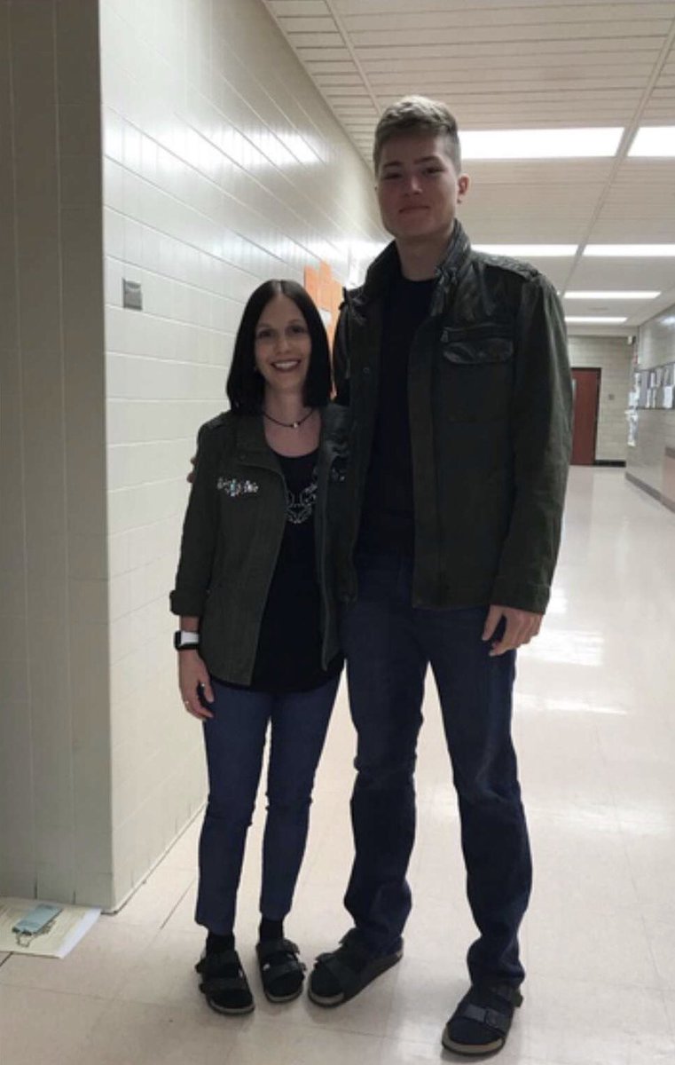 Shsprom2018's tweet photo. We’re seeing double! #TwinDay https://t.co/JstrUas2Dy