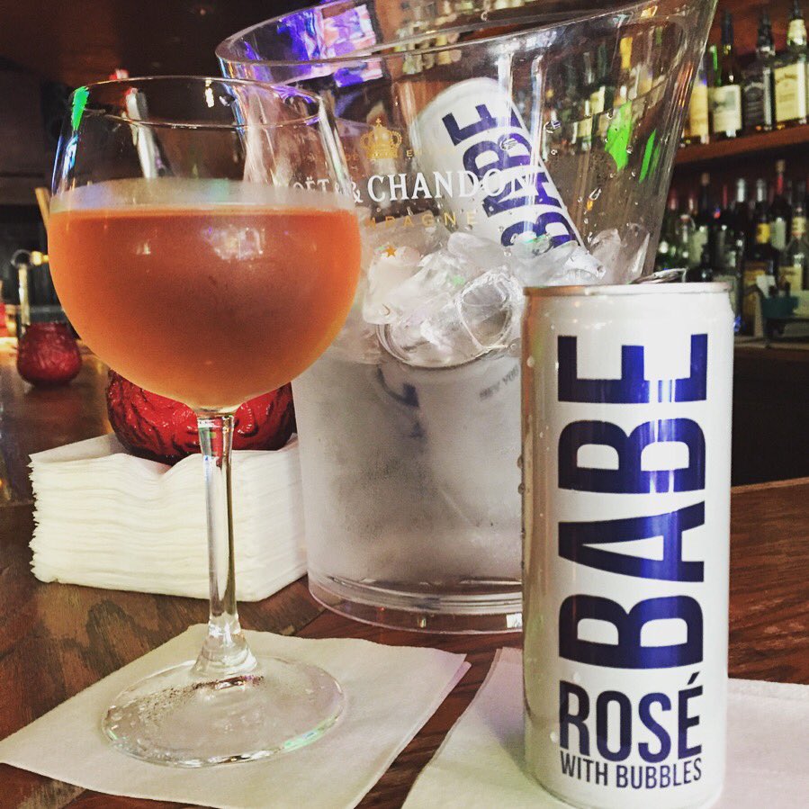 frankschicago's tweet photo. Now this is a Rosรฉ All Day, day.
โฆ๏ธ
Open 11am-4am, 5am Saturday. (365)
โฆ๏ธ
#lincolnpark #chicago #tuesday #winelover #baberose https://t.co/P0AenG8mPk