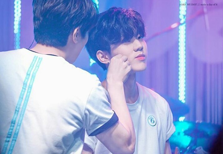 Day6_Bquilla's tweet photo. When we are jealous of Sungjin for being able to do that😍🙈
-재이🎸
Cr. To the owner 

#DAY6 #데이식스 #영케이 #영현 #강영현 #성진 #도운 #원필 #제이 #제이형 #kpop #wonpil #dowoon #sungjin #jae #brian #youngk https://t.co/6lW7d2gBLq
