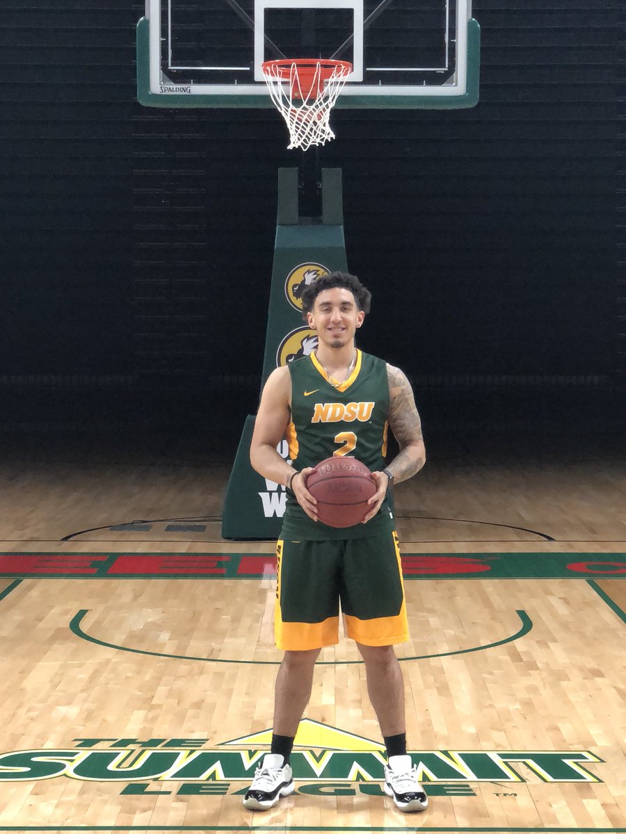 Jhorn_23's tweet photo. To new beginnings... 🤘🏽💛💚 https://t.co/ZgWmeVmpKy